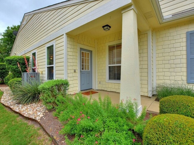 Building Photo - 304 Essex Ln