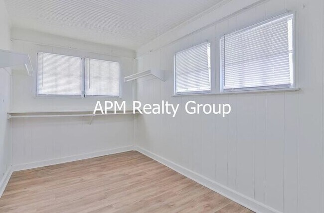 Building Photo - Executive Downtown Living
