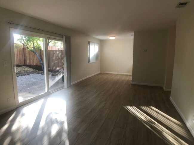 Building Photo - 5742 Canna Ln