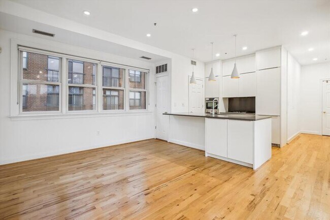 Foto del edificio - 1340 Q St NW
