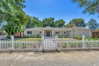 Building Photo - 634 Cuesta Dr