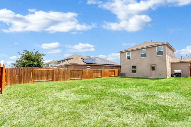 Foto del edificio - ASK ABOUT FREE APPLICATION FEES THROUGH AUGUST!  PRICE REDUCED!! Landscaping Included! Charming 3...