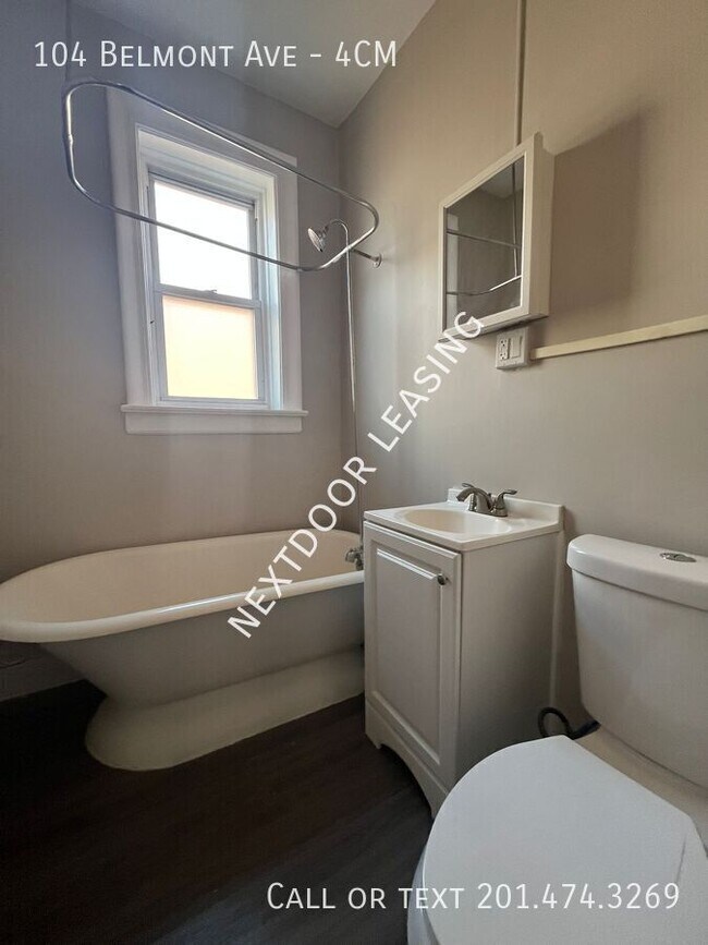 Foto del edificio - 104 Belmont Ave
