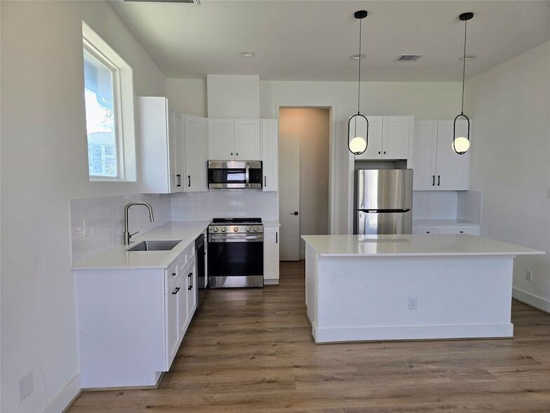 Building Photo - 203 Danna Ln