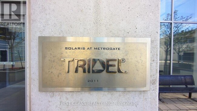 Photo du bâtiment - 135 Village Green Square