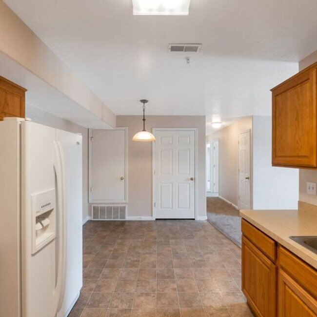 Foto del edificio - Condo In Eagle Mountain get $500 OFF FIRST...