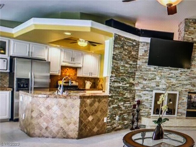 Foto del edificio - 3625 Silver Brook St