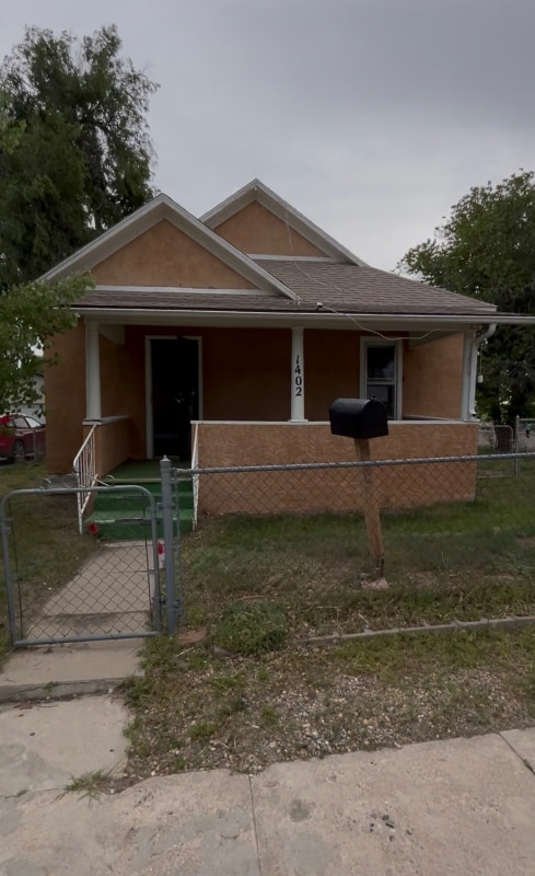 Foto principal - 1402 E 12th St