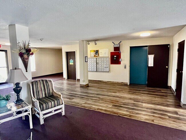 Building Photo - Vista Del Sol Condos! Furnished Short-Term...