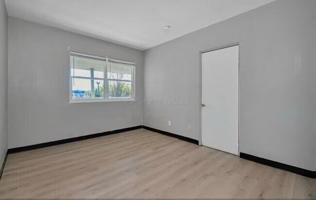 Foto del edificio - 464 E Norwich Ave