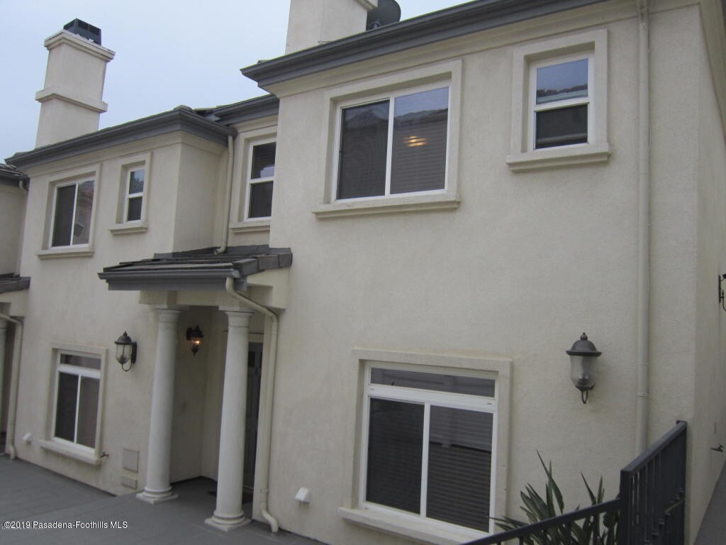 Foto principal - 785 S Marengo Ave
