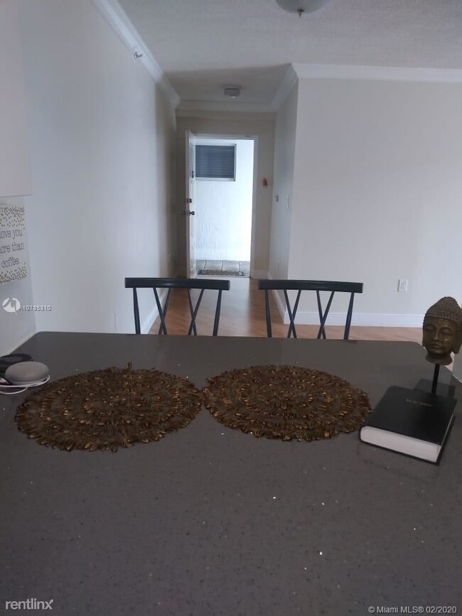 Building Photo - 2 br, 1 bath  - Brickell View Condo