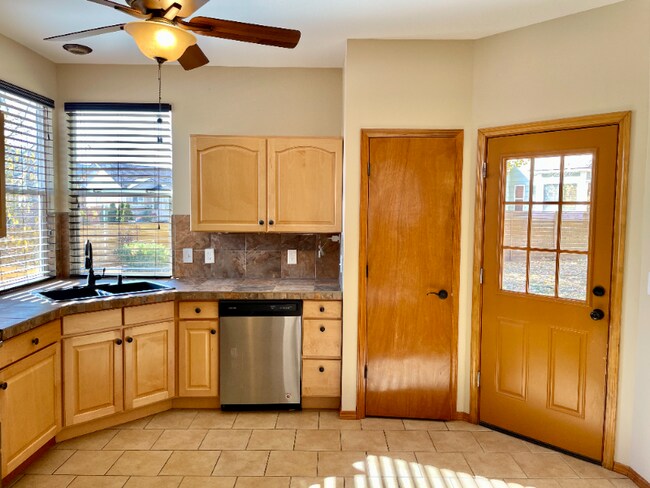Foto del edificio - 1455 Gumwood Dr