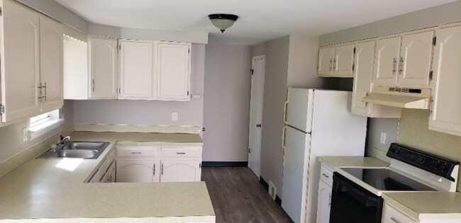 Building Photo - 608 Sunflower Dr