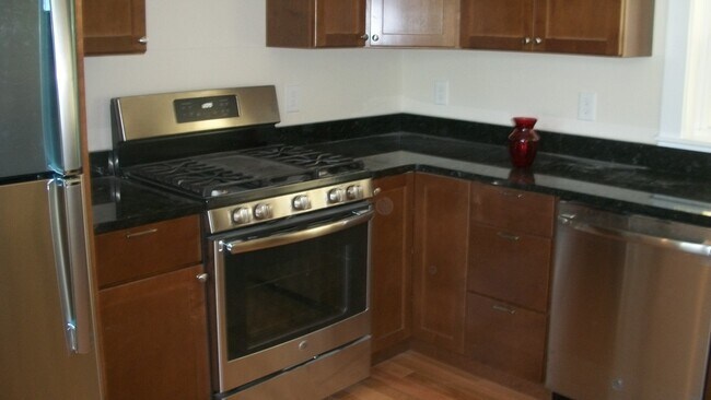 Building Photo - MULTI-FAMILY: 1st Floor Unit: 2 Bed/1 Bath...
