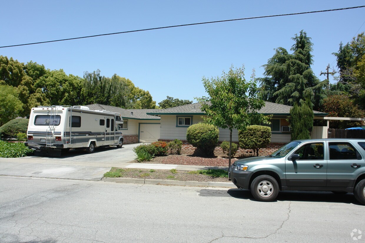 Primary Photo - 3743-3745 Akron Way