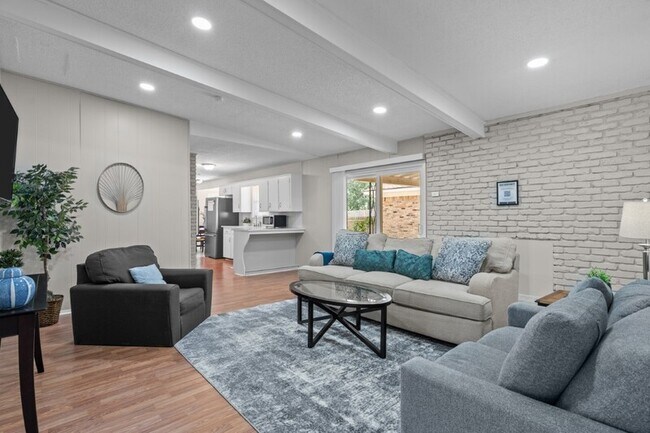 Foto del edificio - 6102 Wrigley Way