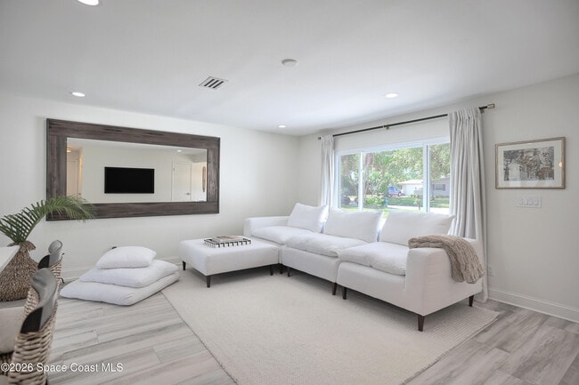 Building Photo - 1162 Samar Rd