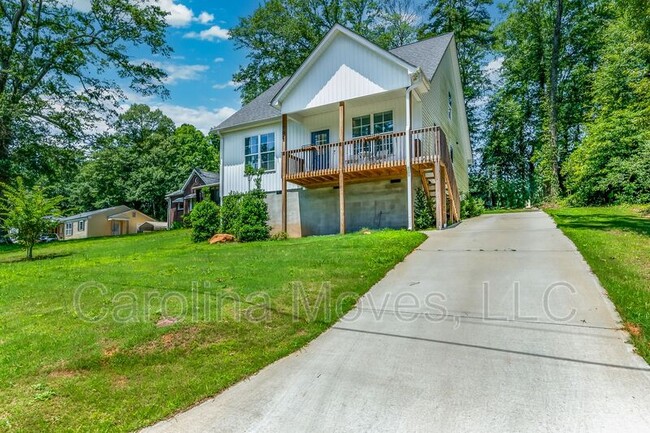 Foto del edificio - 106 Crosby Cir