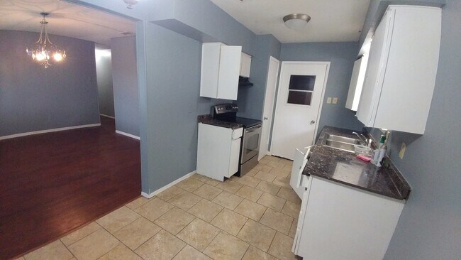 Foto del edificio - Experience the ultimate comfort of living in a 3-bedroom single-family home today!
