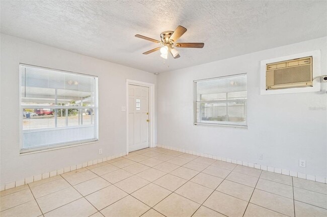 Foto del edificio - 5409 S Lois Ave