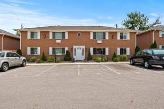 Building Photo - 1033 Folkestone Rd