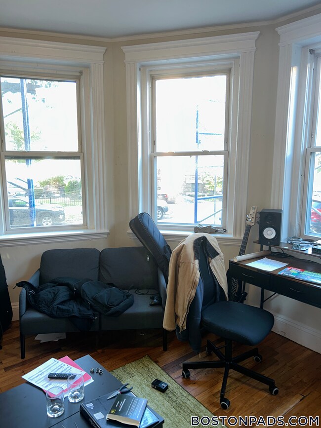 Building Photo - 211 Park Dr