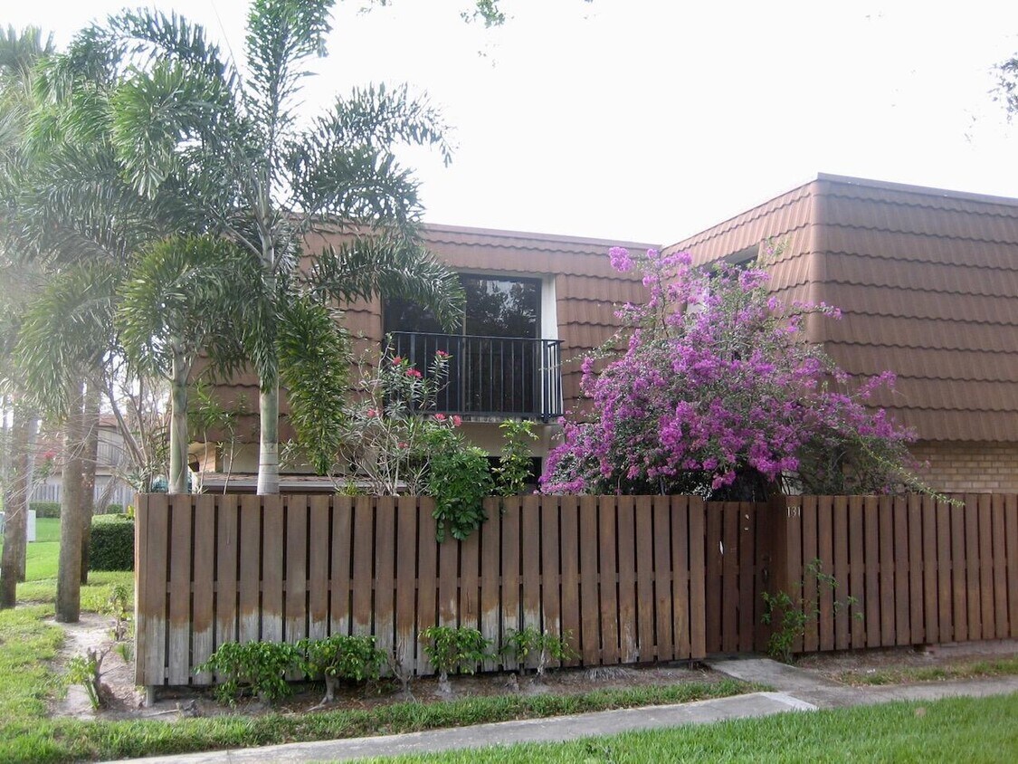 131 Heritage Way West Palm Beach FL 33407 Townhome Rentals In West 131-heritage-way-west-palm-beach-fl-33407-townhome-rentals-in-west