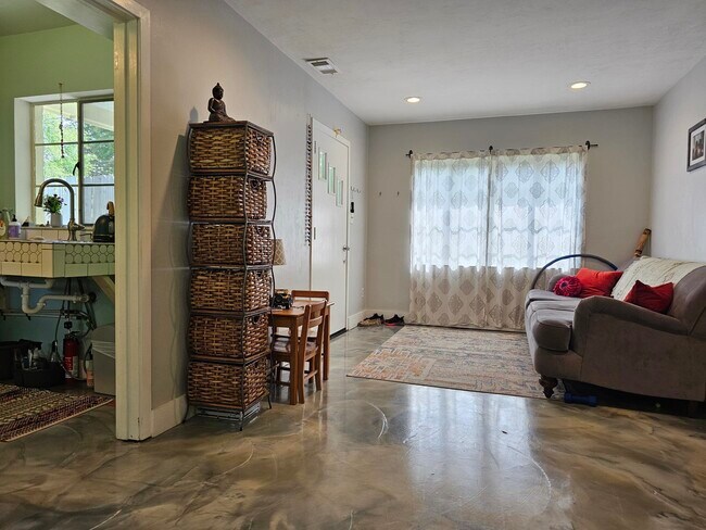 Foto del edificio - 1534 Rankin Ave