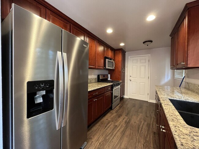 Building Photo - Charming Single-Level 3 Bedroom Home with Spacious Fenced Backyard, Landscaping Included & Great ...