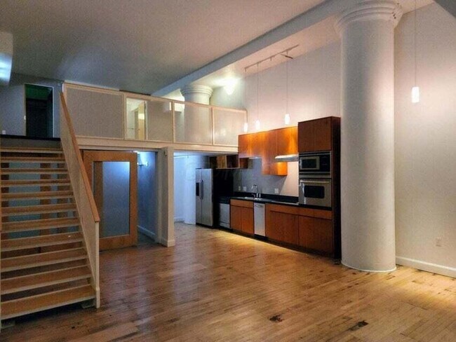 Foto del edificio - 106 N High St