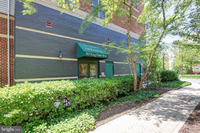 Foto del edificio - 302 King Farm Blvd