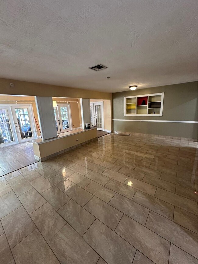 Foto del edificio - 6439 SW 7th St