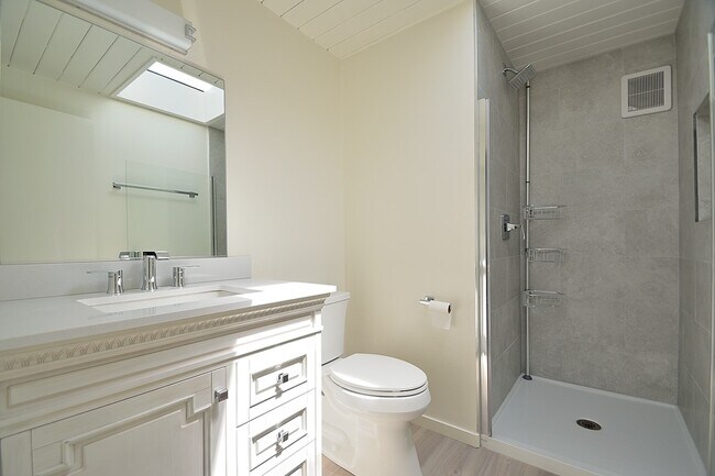 Building Photo - 2712 Manhattan Ave