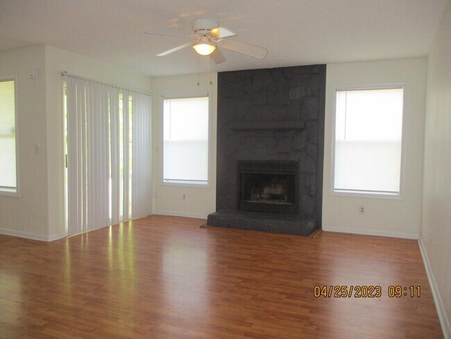 Foto del edificio - 1014-4 Woodcreek Drive~Fayetteville NC