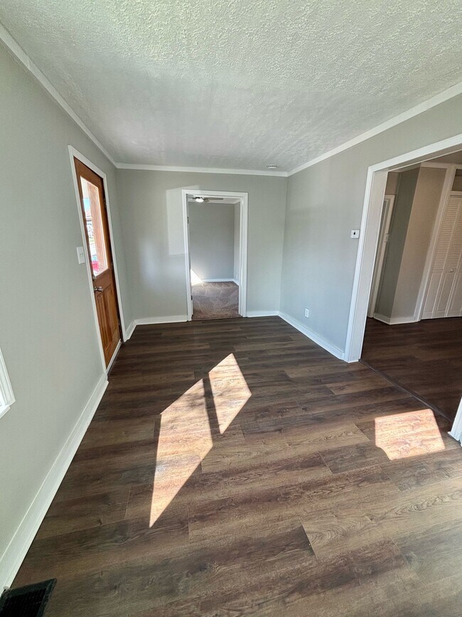 Foto del edificio - 3707 Powell Ave