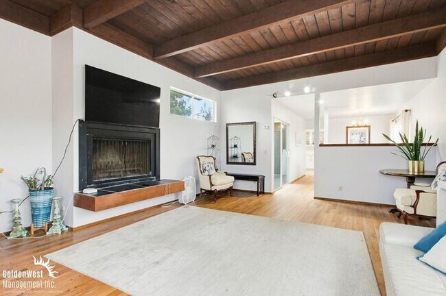 Foto del edificio - Beautifully Updated 3Bdm 3Ba Unfurnished Home with Views in Cardiff By the Sea!