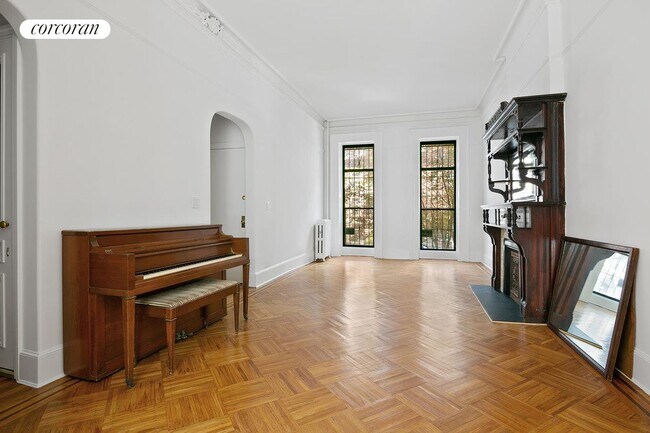 Building Photo - 298 Macon St