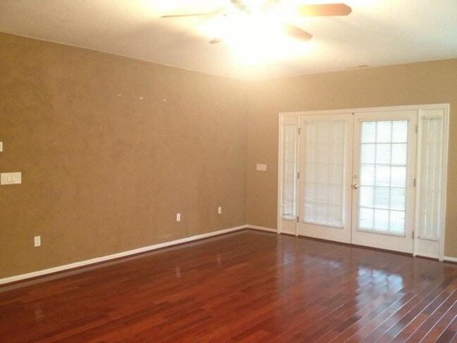 Building Photo - 108 N Shore Dr
