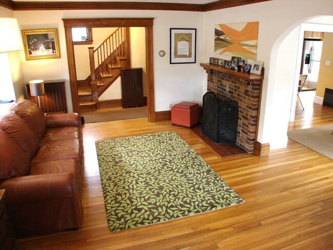 Foto del edificio - 128 Brooks Ave