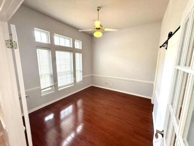 Building Photo - **APPLICATION RECEIVED** AVAILABLE NOW! 2-...