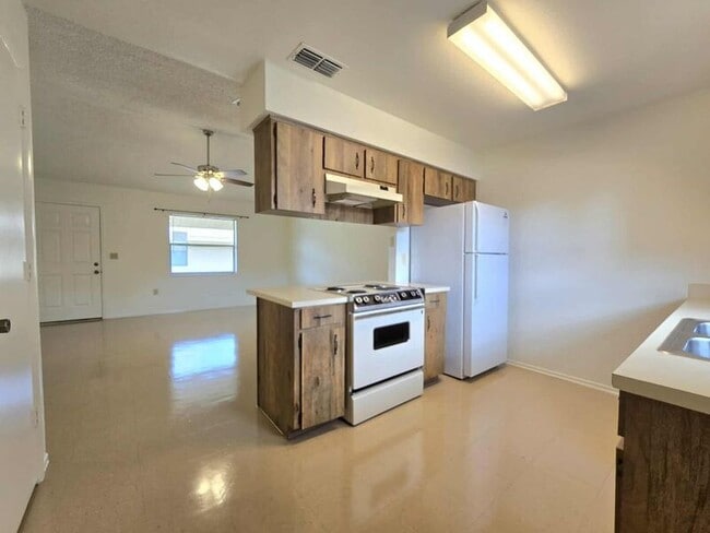 Building Photo - 3932 Spoonbill Ct