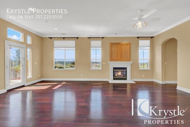 Building Photo - Gorgeous 5bd home in the luxurious, gated ...