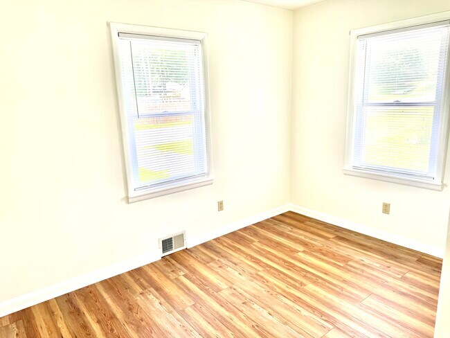 Foto del edificio - 2700 Castlewood Pl