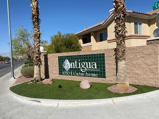 Foto del edificio - SE!!! Gated!! 2 Bedroom 1st Floor with Bal...