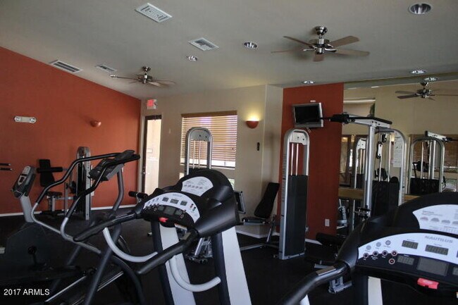 Foto del edificio - 3830 E Lakewood Pkwy E