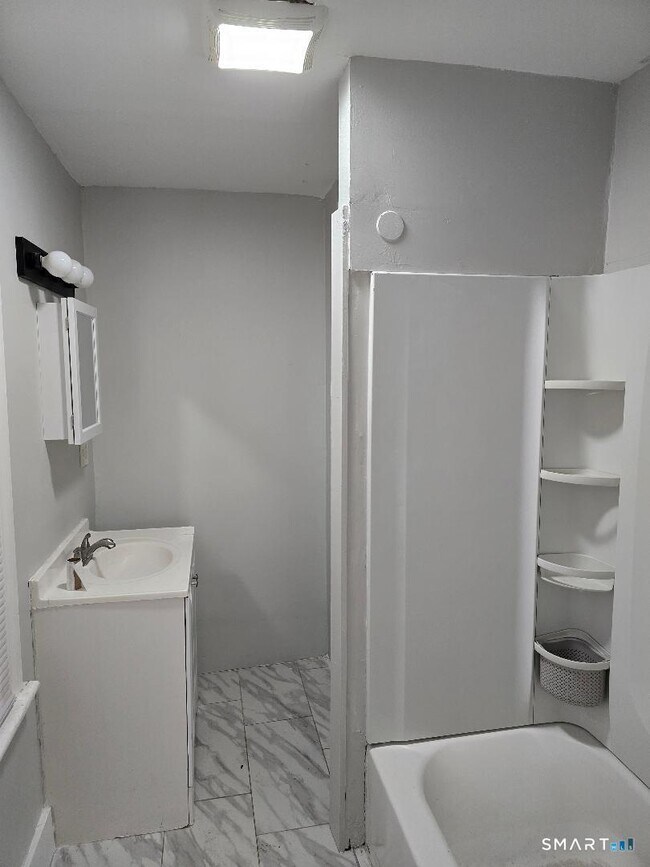 Foto del edificio - 176 Charles St