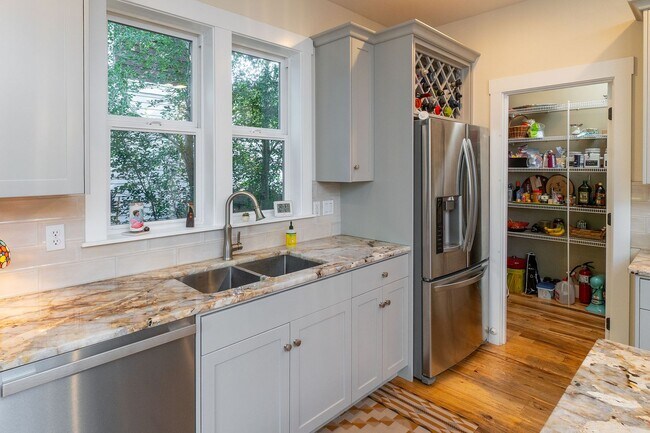 Foto del edificio - Beautiful Craftsman Style Home in Northwes...