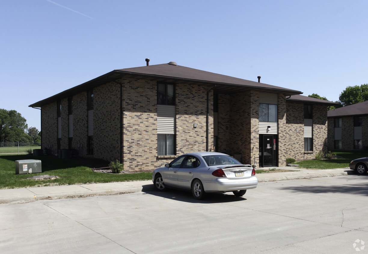 Primary Photo - Fox Ridge Apartments