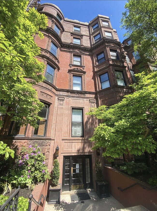 Foto del edificio - 239 Commonwealth Ave